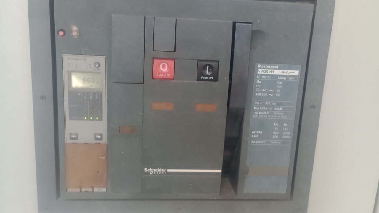 Disjuntor de média tensão Schneider Masterpact